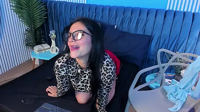 You fuck with your secretary - 視頻由 roxy_hell 主播提供