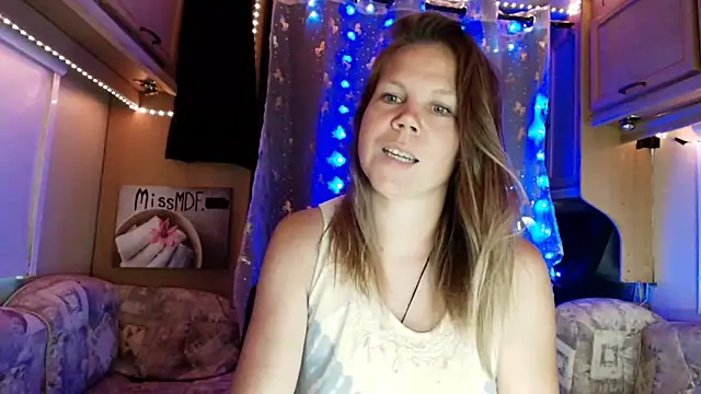 Tuu vakoileen yks priva  suomeksi -  PVT in finnish! - video CallMeMaria kameramallilta