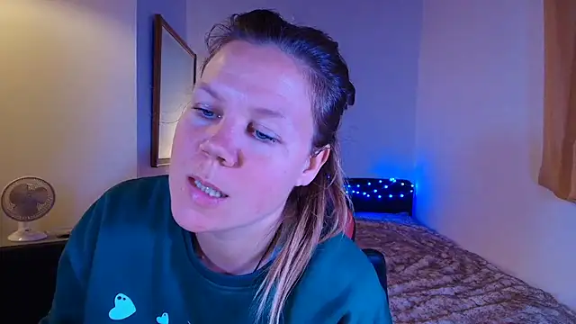 Non nude PVT - vidéo du modèle de showcams CallMeMaria