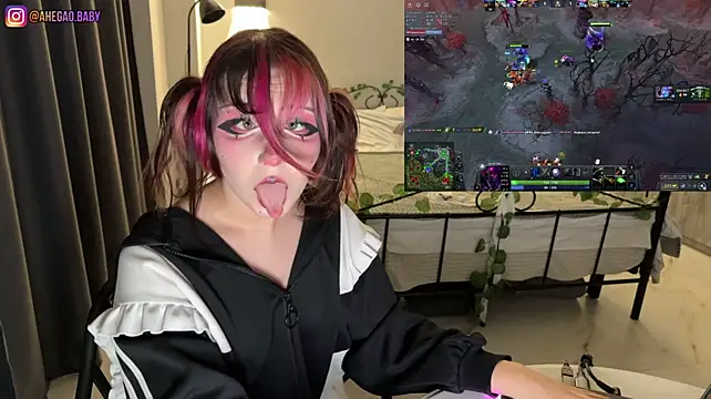 Private Show DOTA 2 PLAY AND SUCK FINGERS