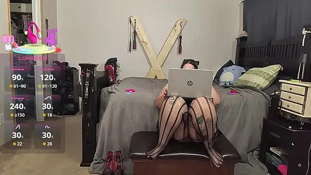 [12 Oct 22:14] Private Show - VOYEUR - video by MacabreCouple cam model