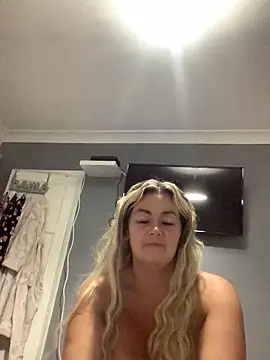 New toy - video by GoldenSquirter cam model