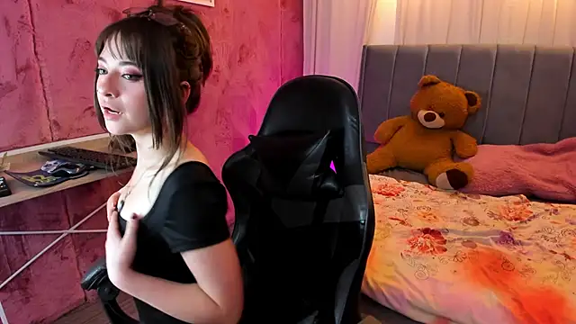 fingering pussy - video by Miyuki_wolf cam model