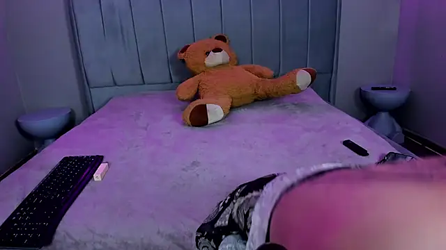 I like to climb on top of my toy 🦦 - video by Miyuki_wolf cam model