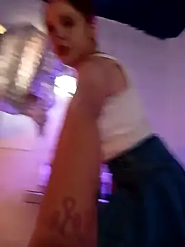 [4 Jul 13:03] Public Show - clip cu LoganPeny model videochat