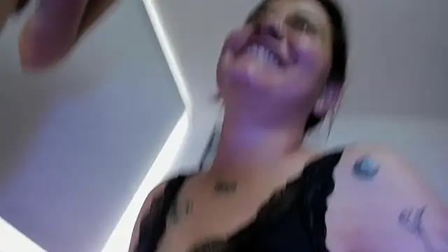 Squirt on the face  👀💦💦 - video by LilithAndEvaa cam model