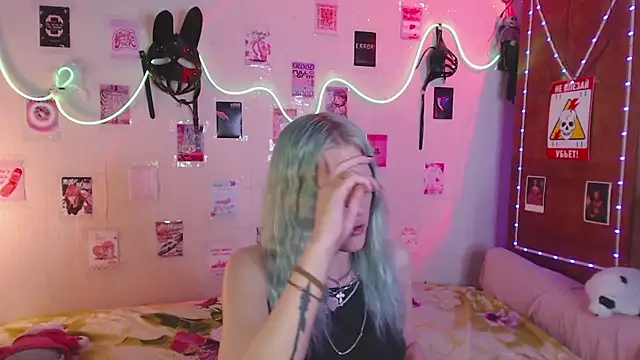 deepthroat and cum on Melania's face - video Your_Horny_Friends kameramallilta