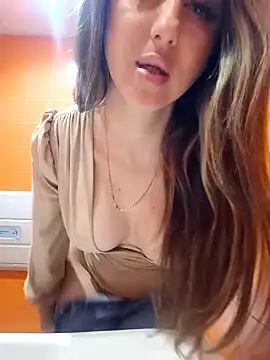 Fingering my pussy to orgasm – video af Bella-Grace cam-model