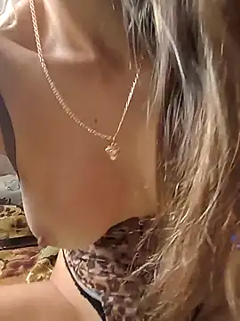 Naughty play in private open ass – video af Bella-Grace cam-model