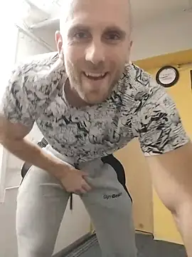 Cum at work and fingering my ass,  sloppy sucking fingers!!!! - video di trainwithme modella di cam