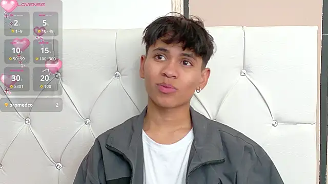 JERK OFF WITH SOCKS - clip cu Ethan_Westt model videochat