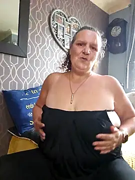 Naughty at my daughters - video by MissQueenBeex cam model