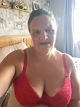 GET THESE BOOBS OUT ;)) - video by MissQueenBeex cam model