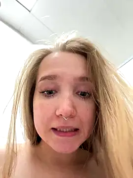 🎯squirt + fuck myself with dildo on public toilet's door🎯 - part of ticket show－カメラキャストのbambi_luの動画