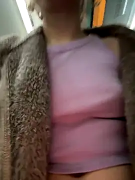 PVT SHOW - stranger girl fingering me on the street－カメラキャストのbambi_luの動画