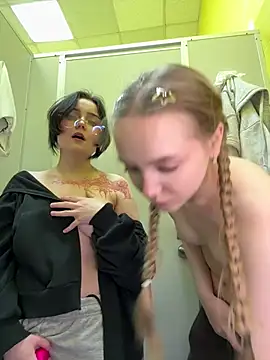 Lulu and Arya: Arya show pussy 1st time in her live + both cum🔞 - video by bambi_lu cam model