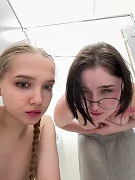ARYA SHOW PUSSY: Lulu helps Arya get naked and Arya cum with lush on naked pussy🍓💦 - video oleh bambi_lu kamera model