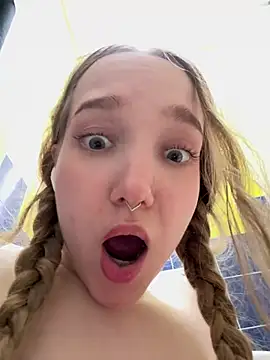 STRANGER: walking around in men's toilet + MONSTER DILDO n SQUIRT with door open🚽👞 - відео від вебкаммоделі bambi_lu