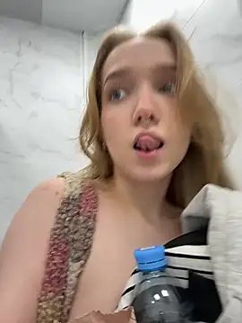 SQUIRT: naked outside cabin + squirt into sink first time in public toilet hall🛁💦