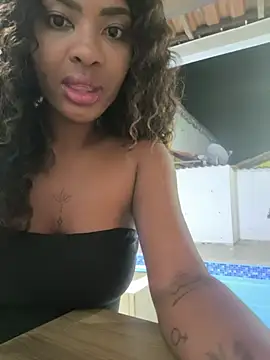 Brincando com o bucetão de 3kg  da sogra gostosa