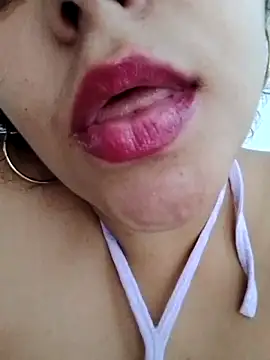 Sexy lips - video by dulcewitch cam model