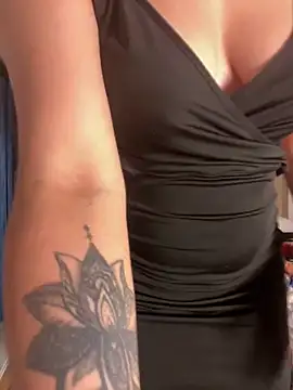 Look at my whole very hot and sexy body😈💦 - video oleh carlafox05 kamera model