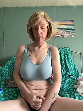 [4 Jul 13:39] Public Show - video by Sexytranschick cam model