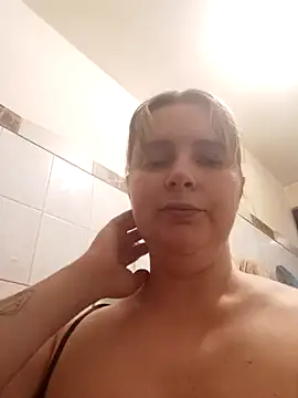 Squirt e lecco tette - video của người mẫu cam JessicaItalia