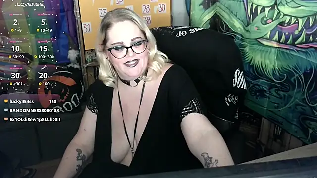 Darken your lips and suck that cock!