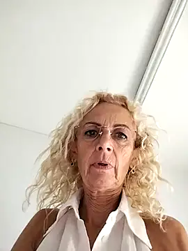 [10 Sep 10:31] Spy Show - video av clarabell4 cam model