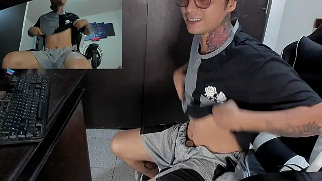 A LOT SPIT SHOW - 視頻由 enjoywithme99 主播提供