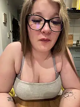 See my Spy pussy and little play - video by Little-Aylin cam model