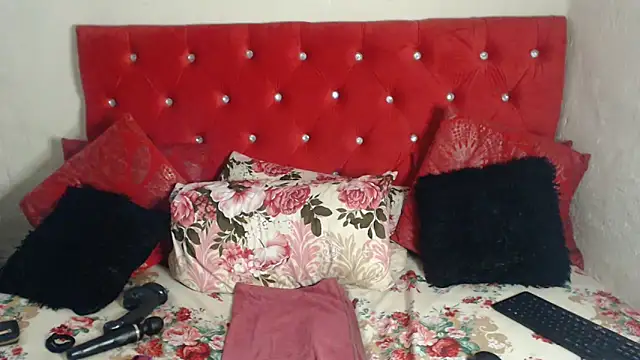[2 Dec 22:50] Private Show – video od webkamerové modelky HornySnowieSaggyBoobsxx