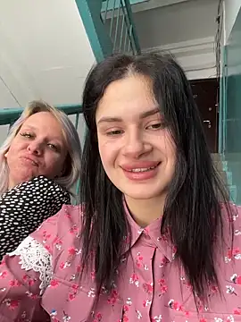 Playing with a dildo with LikaCat– MiraReach kameramodell videója