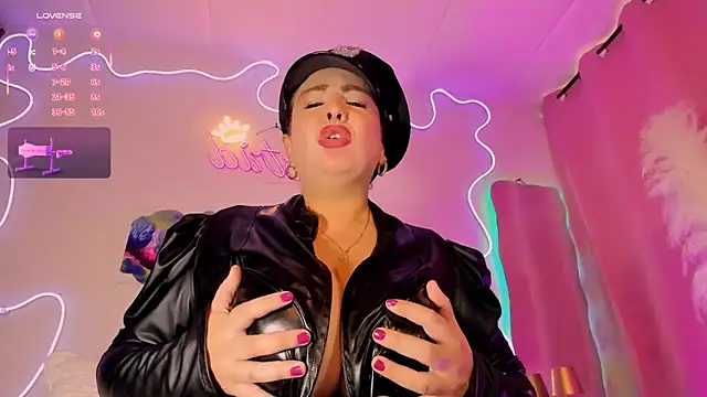 Latex police sexy tits oil  curvy body and sexy pussy - video od modelky/modela ASTRIDCHAT