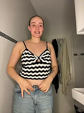 Ich besorge es mir nackt mit dem Duschkopf - video by Tijara-im-Pyjama cam model