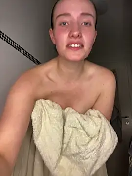 Ich zeig mich ganz nackt 🥵 - video by Tijara-im-Pyjama cam model