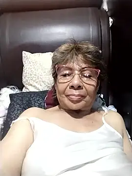 Escupir el coño - video by OliviaMorris1 cam model