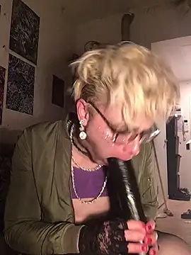 [10 Nov 22:25] Public Show - Video von Sissy_Cindy_Whore Cam-Model