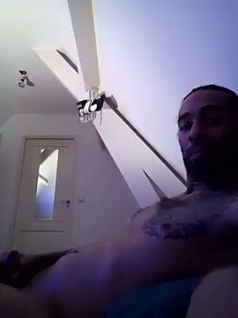 [16 Nov 02:44] Public Show - video by Tholel420 cam model