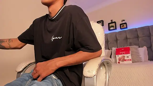 I taste a pussy - video by Chanty_zbl cam model