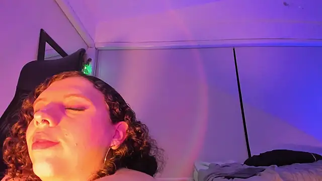 show ass + fingering