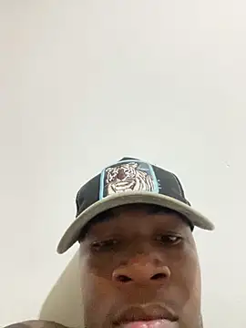 I love to masturbate ... - video by JhonnyWill20 cam model