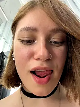 DIRTY RISKY games in FITTING room - video by lucy-joy cam model