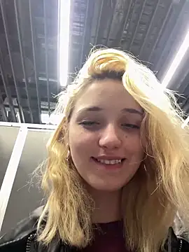 Walking with working toy inside and have ORGASM in fitting room - video by DollyTall