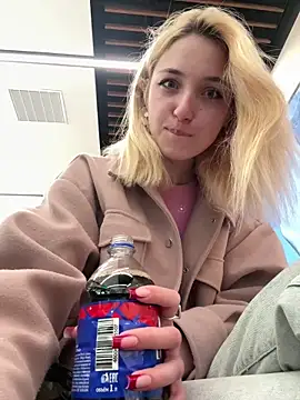 Riding your face in public bathroom 😈 - video by DollyTall