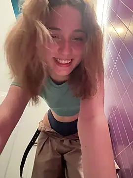 Naked fingering til Orgasm loud in public bathroom - video di DollyTall