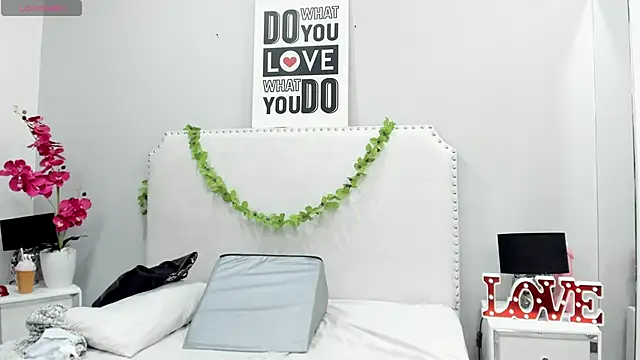 wet pantis of how rich it nails me - Video von KoraSweett Cam-Model