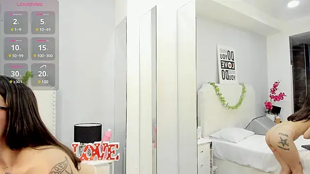 Skinny sucks with desire - vídeo de la modelo de cam KoraSweett