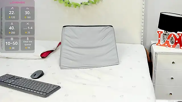 Putting my very red pussy with the Domi - Video von KoraSweett Cam-Model